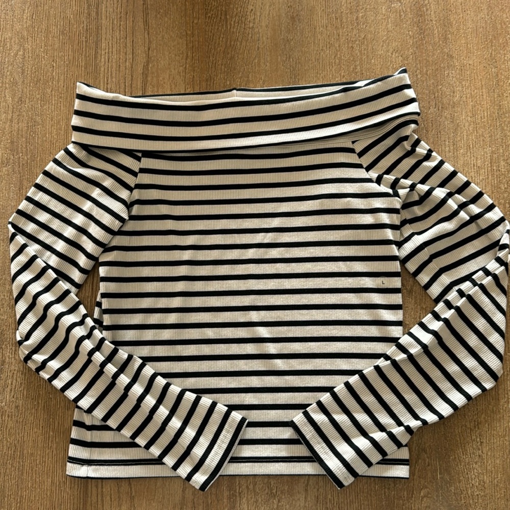 NWT- American Eagle Off the Shoulder Top- Large